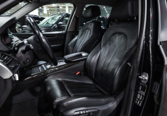 Подержанный автомобиль BMW X5 2015 года (17 фото)