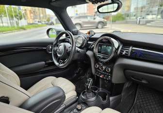 Подержанный автомобиль MINI Hatch 2020 года (14 фото)