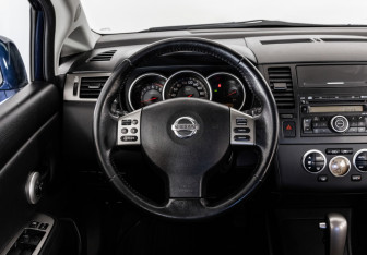 Подержанный автомобиль Nissan Tiida Hatchback 2008 года (11 фото)