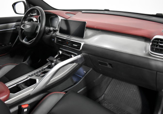 Подержанный автомобиль Geely Coolray 2023 года (12 фото)