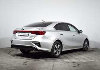 Подержанный автомобиль Kia Cerato Sedan 2021 года (5 фото)