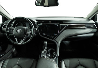 Подержанный автомобиль Toyota Camry Sedan 2018 года (13 фото)
