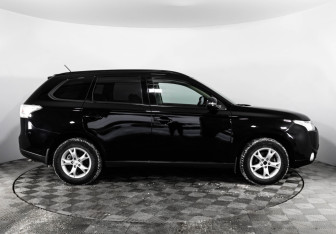 Подержанный автомобиль Mitsubishi Outlander 2012 года (4 фото)