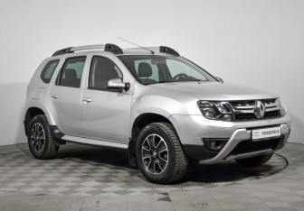 Подержанный автомобиль Renault Duster 2016 года (3 фото)