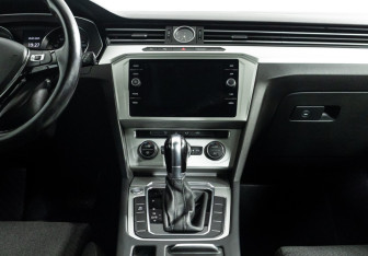 Подержанный автомобиль Volkswagen Passat Wagon 2019 года (14 фото)