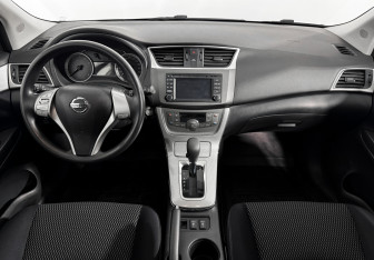 Подержанный автомобиль Nissan Tiida Hatchback 2015 года (15 фото)