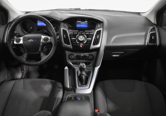 Подержанный автомобиль Ford Focus Sedan 2012 года (13 фото)
