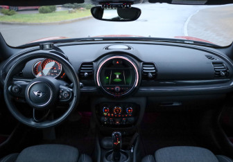 Подержанный автомобиль MINI Clubman Wagon 2019 года (10 фото)