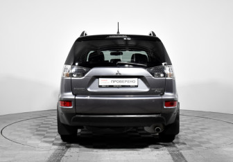 Подержанный автомобиль Mitsubishi Outlander 2012 года (6 фото)