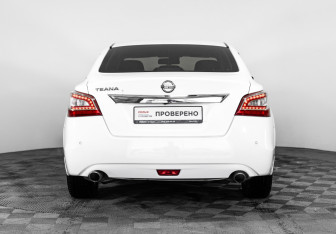 Подержанный автомобиль Nissan Teana 2015 года (6 фото)