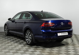 Подержанный автомобиль Volkswagen Passat Sedan 2019 года (7 фото)