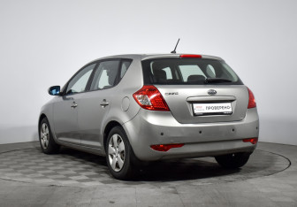 Подержанный автомобиль Kia Ceed Hatchback 2010 года (7 фото)