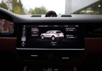 Подержанный автомобиль Porsche Cayenne 2019 года (24 фото)