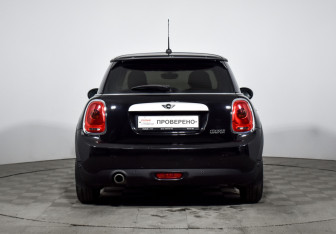 Подержанный автомобиль MINI Hatch 2014 года (6 фото)