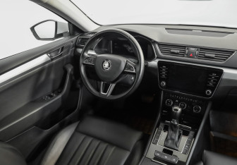 Подержанный автомобиль Skoda Superb Liftback 2018 года (9 фото)