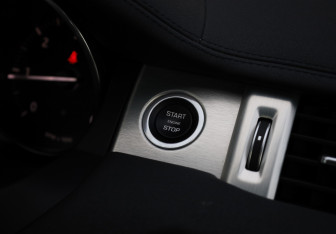 Подержанный автомобиль Land Rover Range Rover Evoque 2017 года (19 фото)