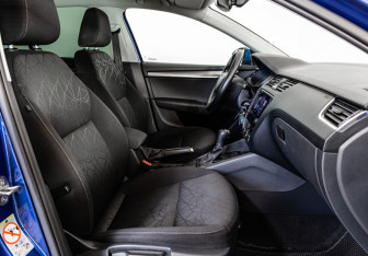 Подержанный автомобиль Skoda Octavia Liftback 2019 года (17 фото)
