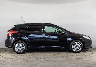 Подержанный автомобиль Ford Focus Hatchback 2012 года (4 фото)
