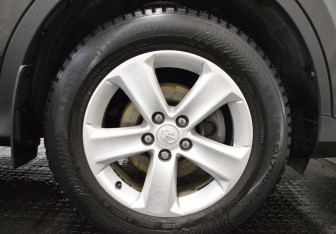 Подержанный автомобиль Toyota RAV4 2014 года (9 фото)