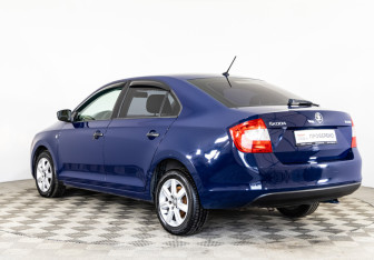 Подержанный автомобиль Skoda Rapid Liftback 2015 года (7 фото)