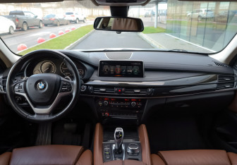 Подержанный автомобиль BMW X6 2017 года (11 фото)