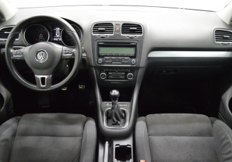 Подержанный автомобиль Volkswagen Golf Hatchback 2011 года (14 фото)