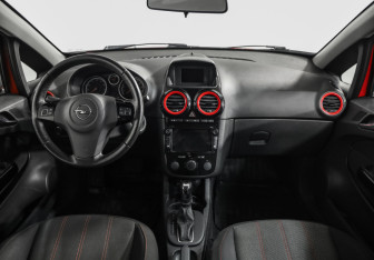Подержанный автомобиль Opel Corsa 2012 года (10 фото)