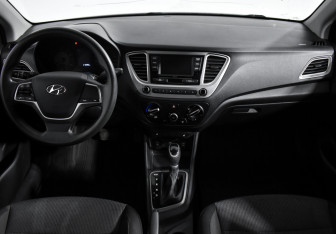 Подержанный автомобиль Hyundai Solaris Sedan 2021 года (14 фото)
