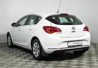 Подержанный автомобиль Opel Astra Hatchback 2015 года (7 фото)