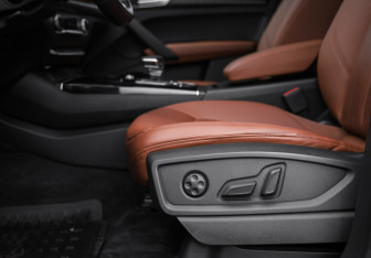 Подержанный автомобиль Audi Q5 2021 года (27 фото)