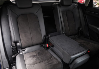 Подержанный автомобиль Audi Q3 2021 года (30 фото)