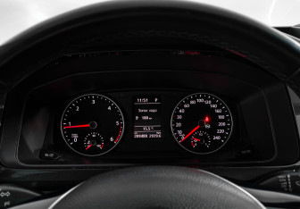 Подержанный автомобиль Volkswagen Multivan 2017 года (18 фото)