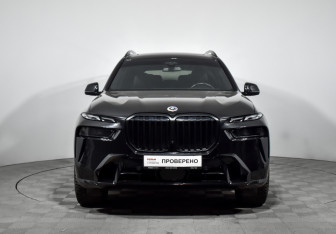Подержанный автомобиль BMW X7 2023 года (2 фото)
