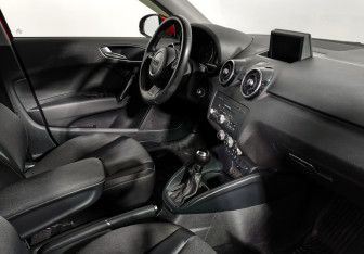 Подержанный автомобиль Audi A1 2013 года (13 фото)