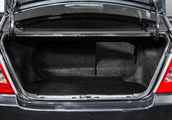 Подержанный автомобиль Toyota Corolla Sedan 2006 года (25 фото)