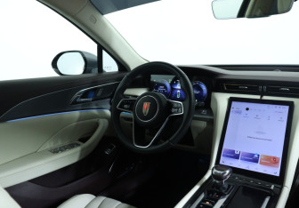 Подержанный автомобиль Hongqi H5 2024 года (12 фото)