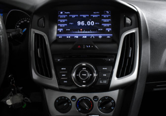 Подержанный автомобиль Ford Focus Hatchback 2013 года (16 фото)