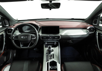 Подержанный автомобиль Geely Coolray 2022 года (13 фото)