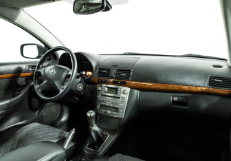 Подержанный автомобиль Toyota Avensis Sedan 2008 года (9 фото)