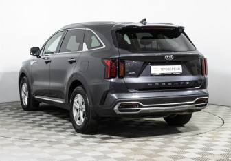 Подержанный автомобиль Kia Sorento 2021 года (7 фото)