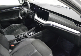 Подержанный автомобиль Skoda Octavia Liftback 2020 года (12 фото)