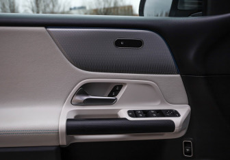 Подержанный автомобиль Mercedes-Benz GLB 2020 года (18 фото)