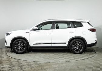 Подержанный автомобиль Chery Tiggo 8 Pro 2022 года (8 фото)