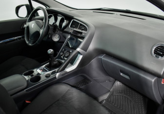 Подержанный автомобиль Peugeot 3008 2012 года (14 фото)