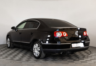 Подержанный автомобиль Volkswagen Passat Sedan 2008 года (7 фото)