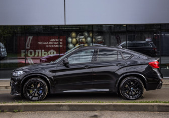 Подержанный автомобиль BMW X6 2017 года (10 фото)