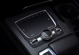 Подержанный автомобиль Audi Q7 2015 года (22 фото)