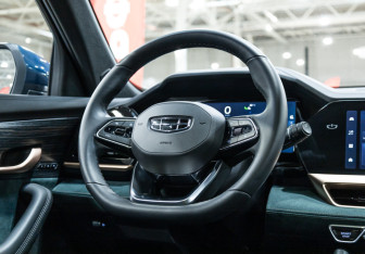 Подержанный автомобиль Geely Monjaro 2023 года (17 фото)
