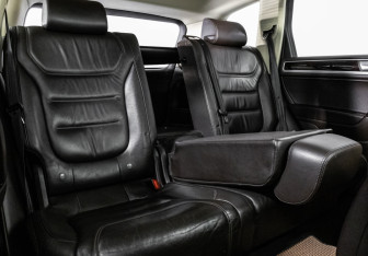 Подержанный автомобиль Volkswagen Touareg 2012 года (22 фото)