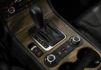 Подержанный автомобиль Volkswagen Touareg 2012 года (17 фото)
